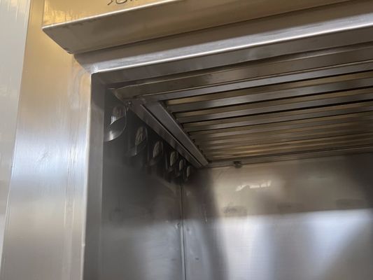 Capaciteitsroker voor grootschalige vleesverwerking in industriële rookhuisomgevingen