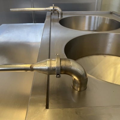 Elektrische sausgevulmachine met knopcontrole voor consistente productie van worst