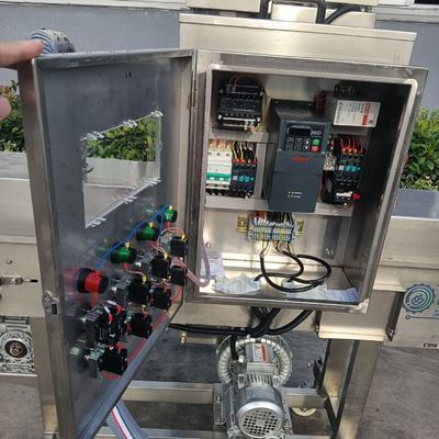 Verwerkingsmachine voor het verwerken van vlees met thermische verwerking