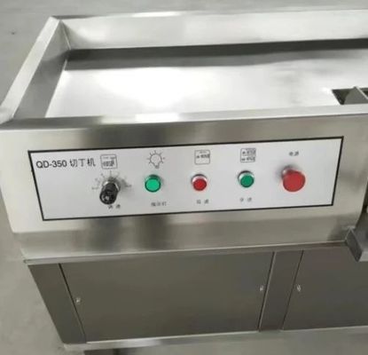 Machine voor het snijden van beendeloos kipvlees voor verwerking van 500 kg in thermische verwerking